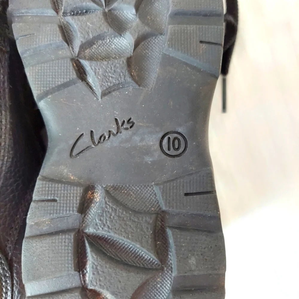Boys toddler Black Shoes Laces Clarks Like New Size 10.5